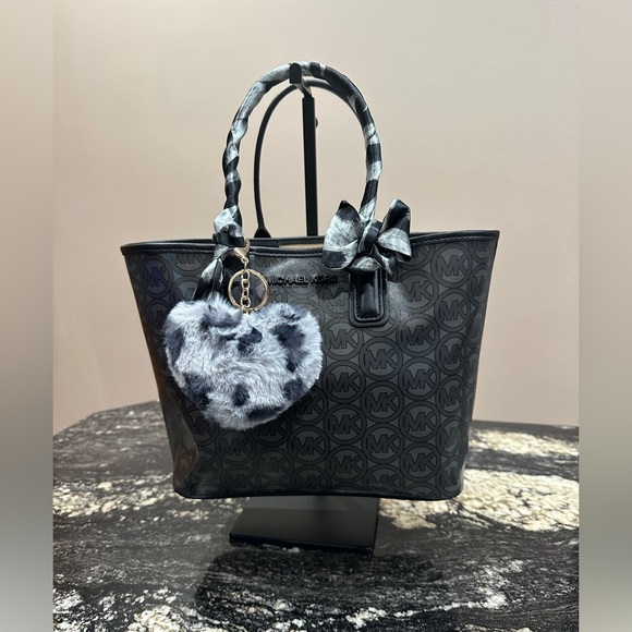 Michael Kors Handbags - NWT Michael Kors Jodi Tote